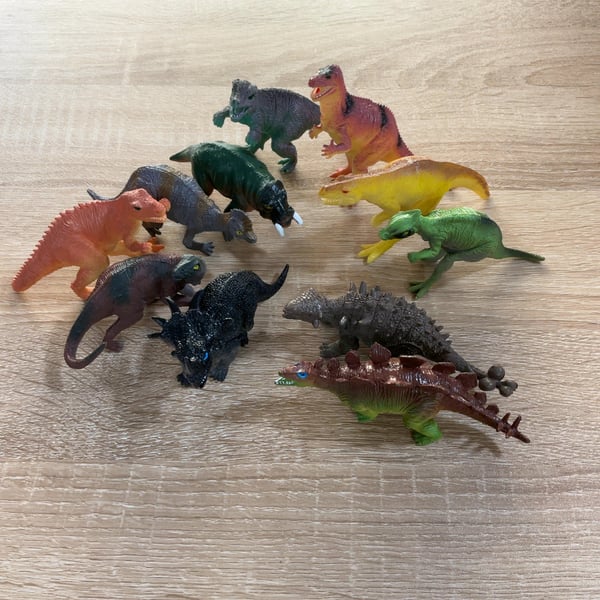 11 Small Dino’s