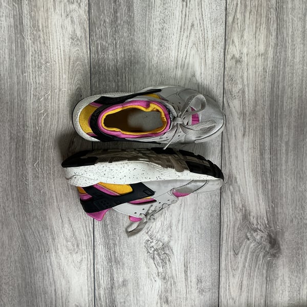 Girls · 4 · Sneakers