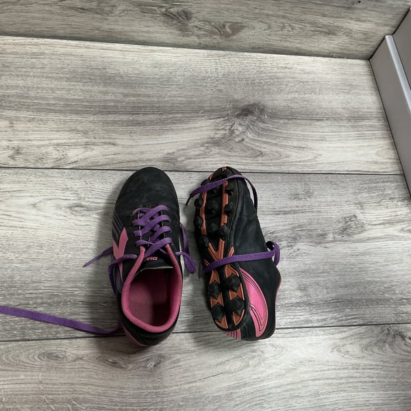 Girls · 2 · cleats