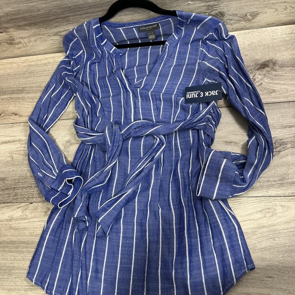M · Dresses