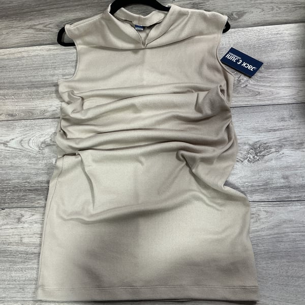 M · Dresses · Play condition