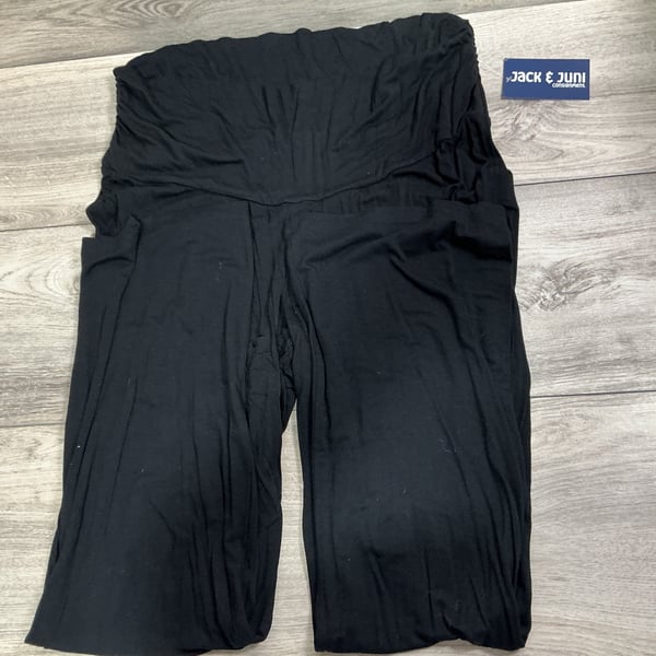 M · Pants