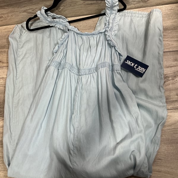 M · Dresses