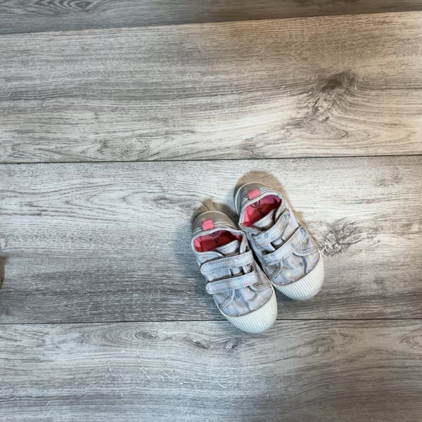 Girls · 9 · Sneakers