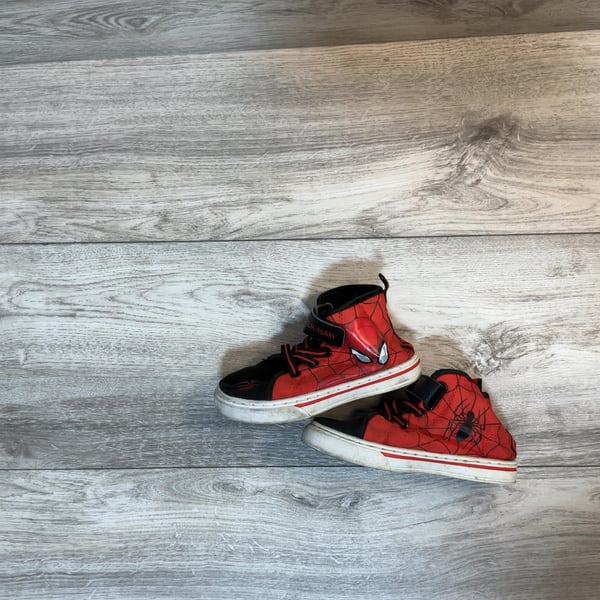 Boys · 10 · Sneakers