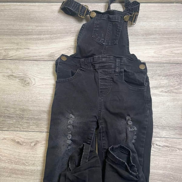 BOYS - Size 5/6 - Overalls