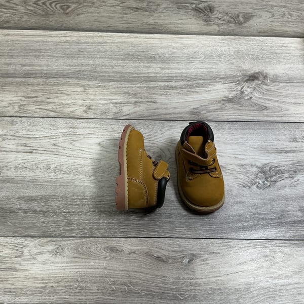 BOYS - Size 4 - Boots