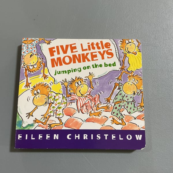 5 Little Monkeys Jumping On The Bed - Book