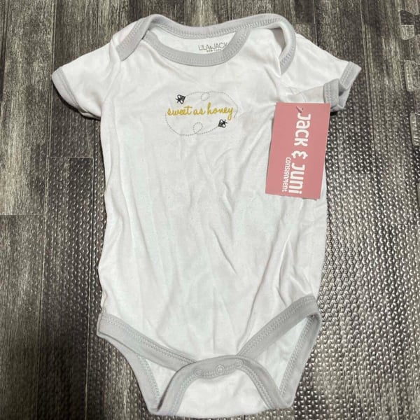 BOYS / GIRLS - 6/9 Months - Onesie - Play Clothes Condition