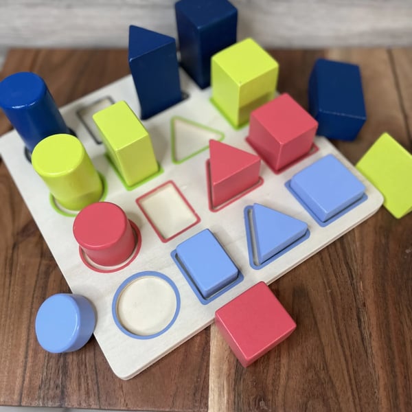 Geometry Shape Fitting Educational Puzzle