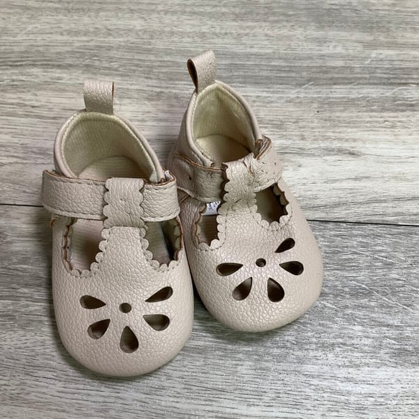 GIRLS - 3/6 Months - Crib Shoes - Semi Play Clothes Condition