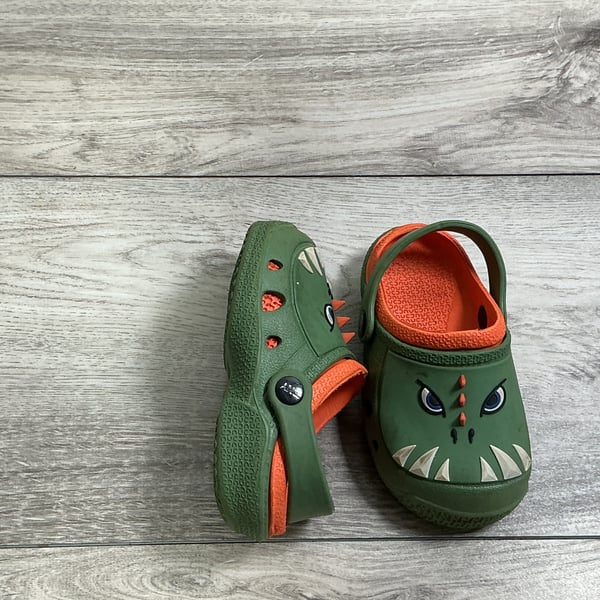 BOYS - Size 8 - Crocs