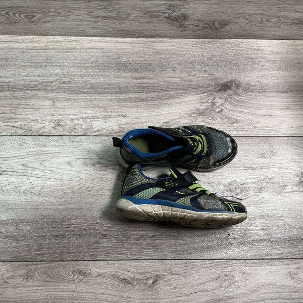 BOYS - Size 13 - Shoes - Heavy Play