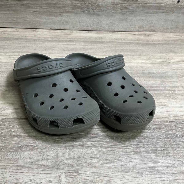 TEENS - Size 4 - Crocs