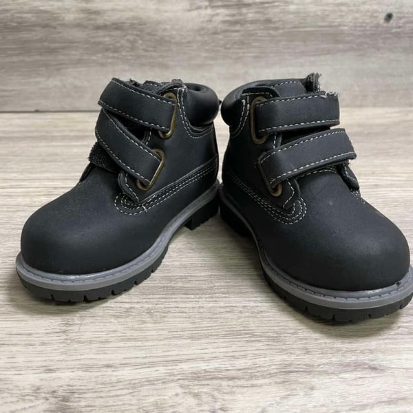 BOYS - Size 4 - Boots