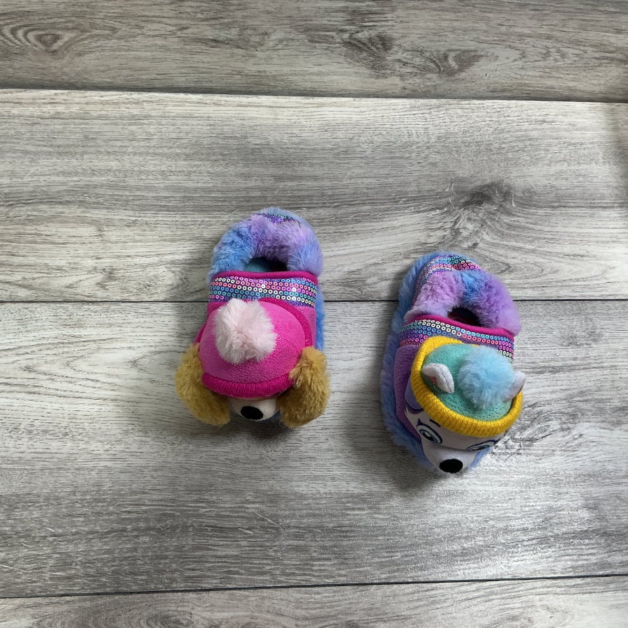 GIRLS - Size 7/8 - Slippers