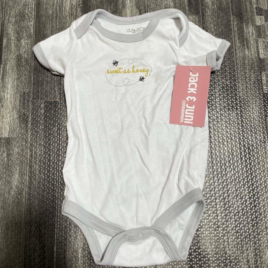 BOYS / GIRLS - 6/9 Months - Onesie - Play Clothes Condition