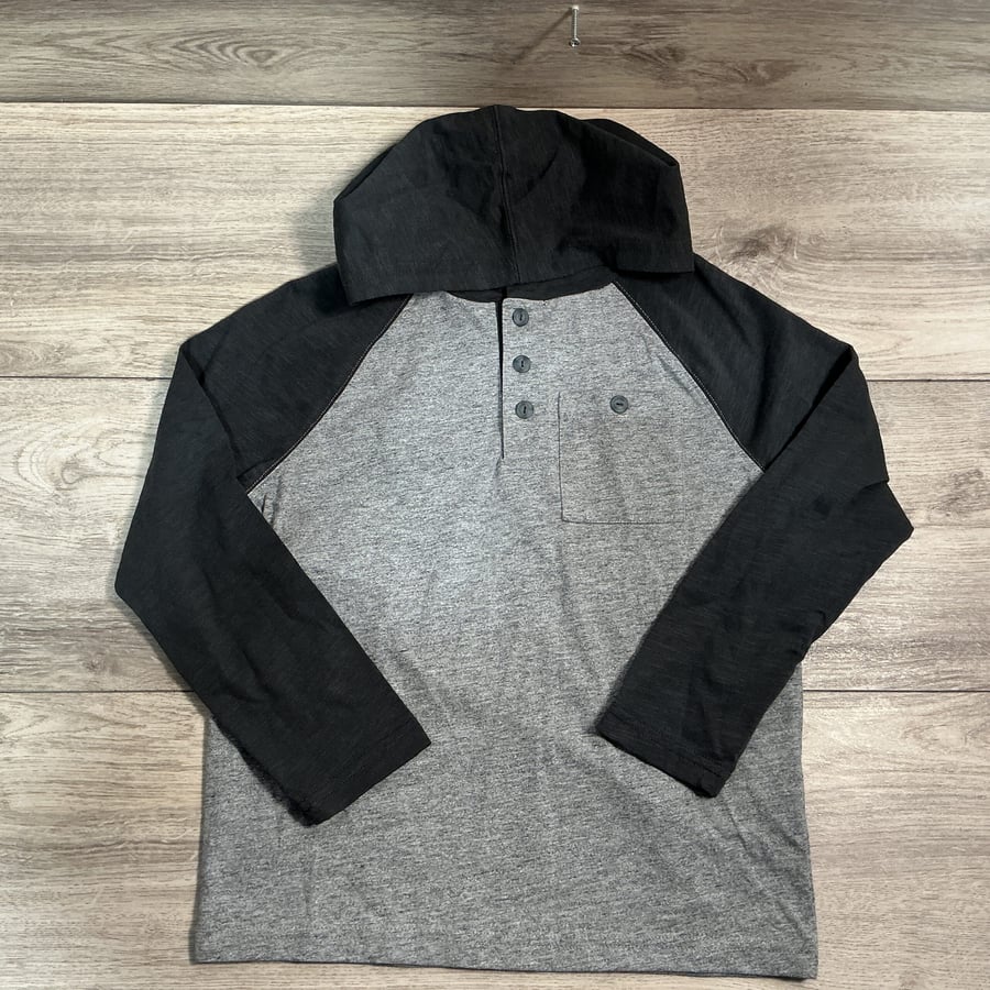 BOYS - Size 8 - Pullover - NEW