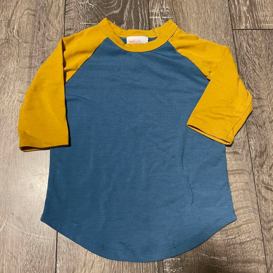 BOYS / GIRLS - Size 2 - Shirt