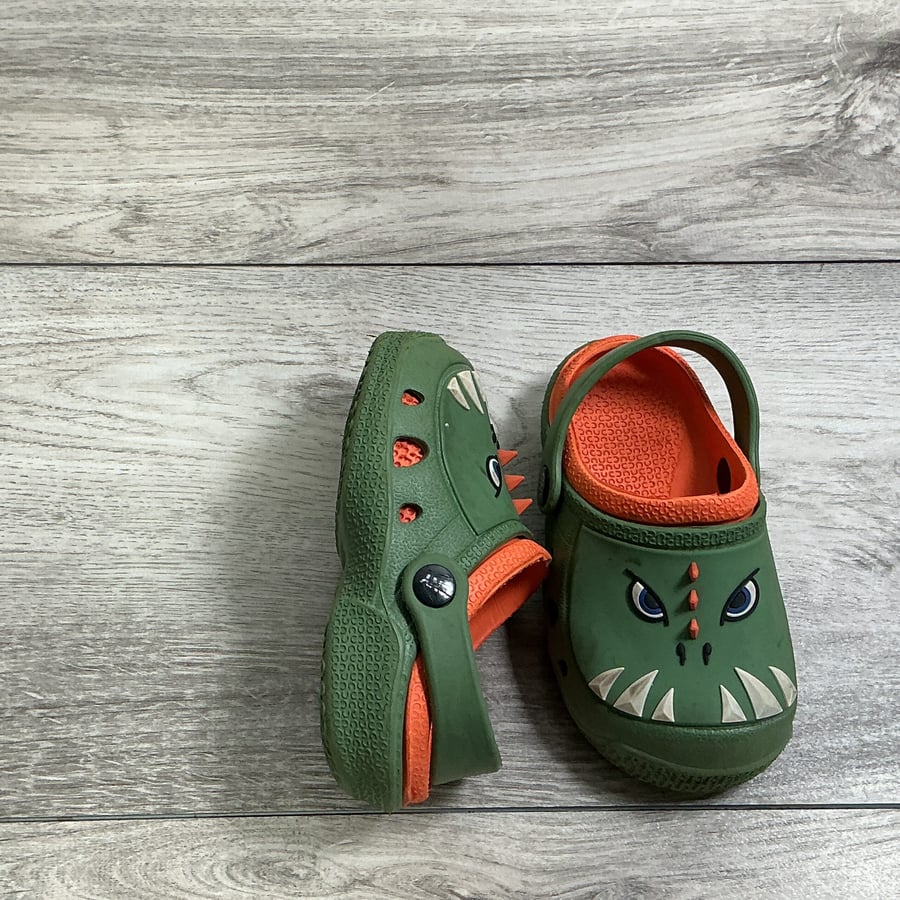 BOYS - Size 8 - Crocs