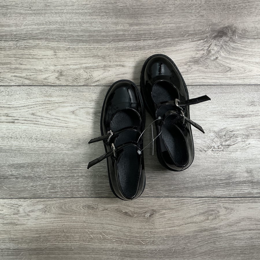 GIRLS - Size 1- Shoes - Semi - Play