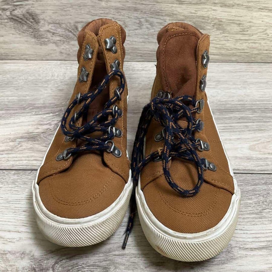 BOYS - Size 4 - Shoes