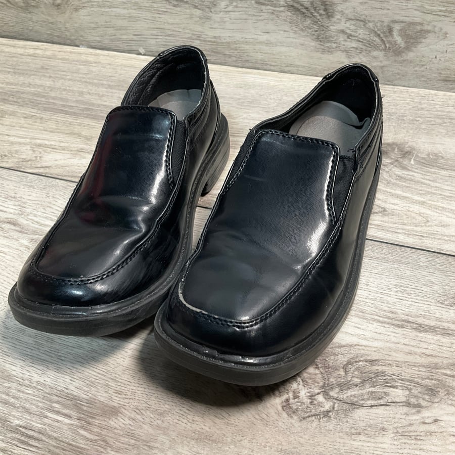 BOYS - Size 2 - Dress Shoes