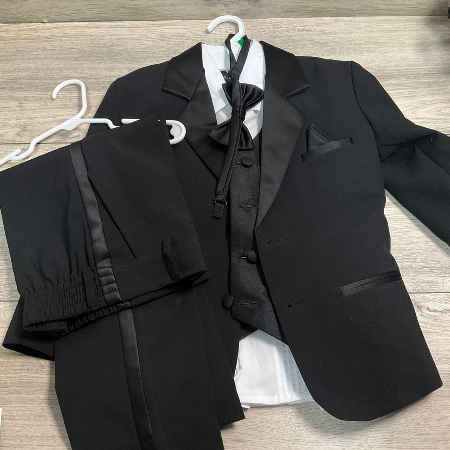 BOYS - 5T - Suit - NEW