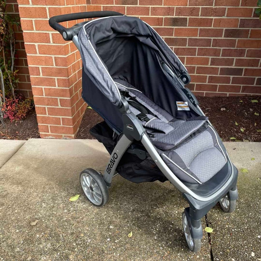 Chicco Bravo Quick-Fold Stroller - Grey (Great Condition, Needs a Light Wash)