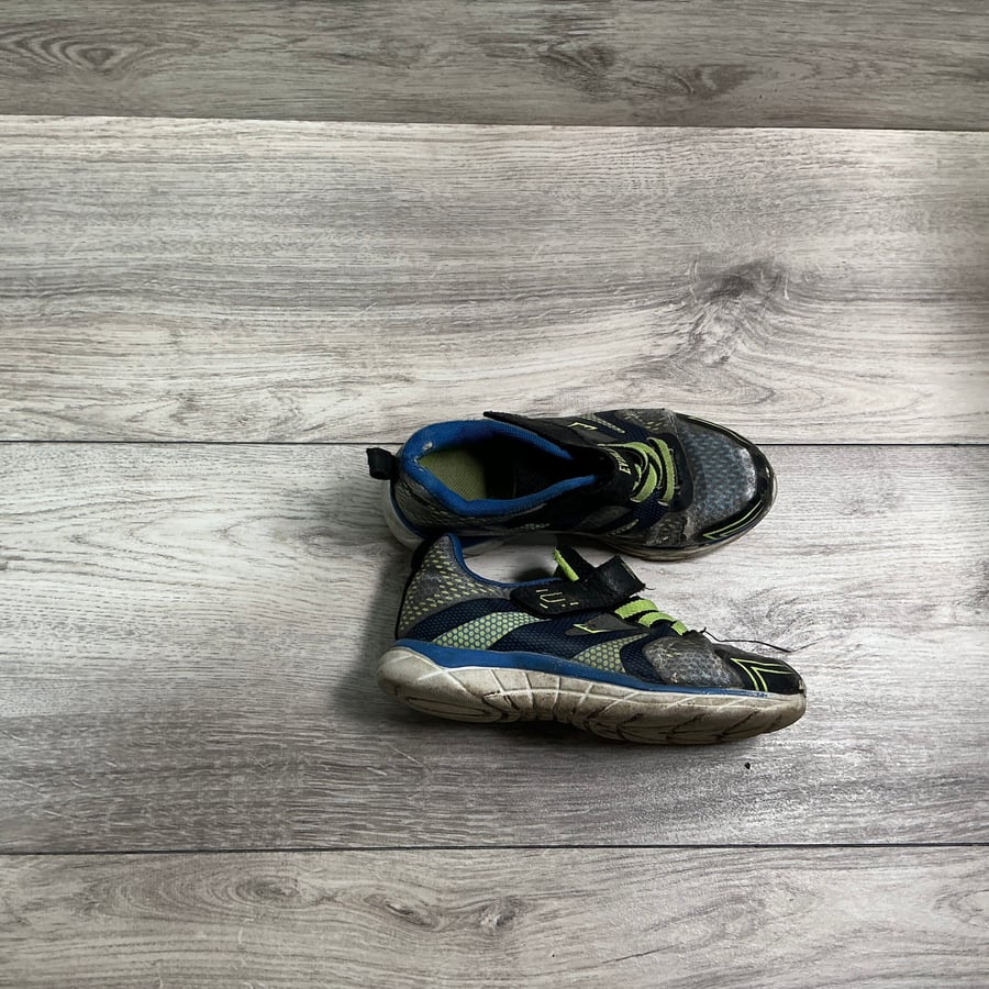BOYS - Size 13 - Shoes - Heavy Play