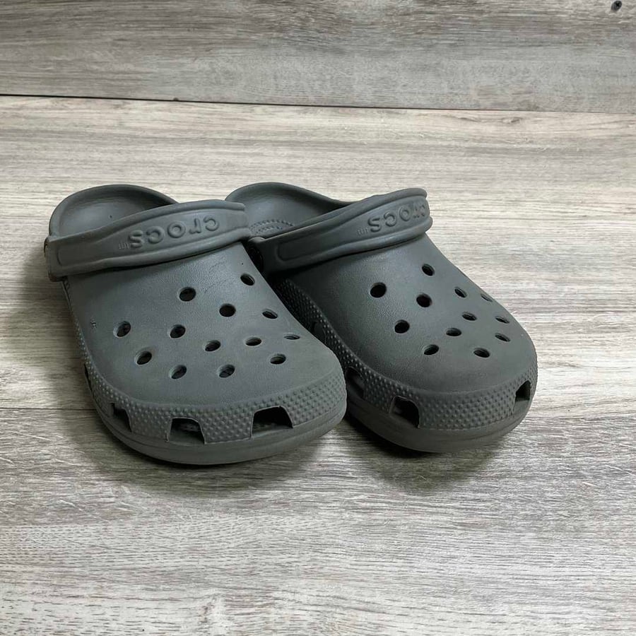 TEENS - Size 4 - Crocs