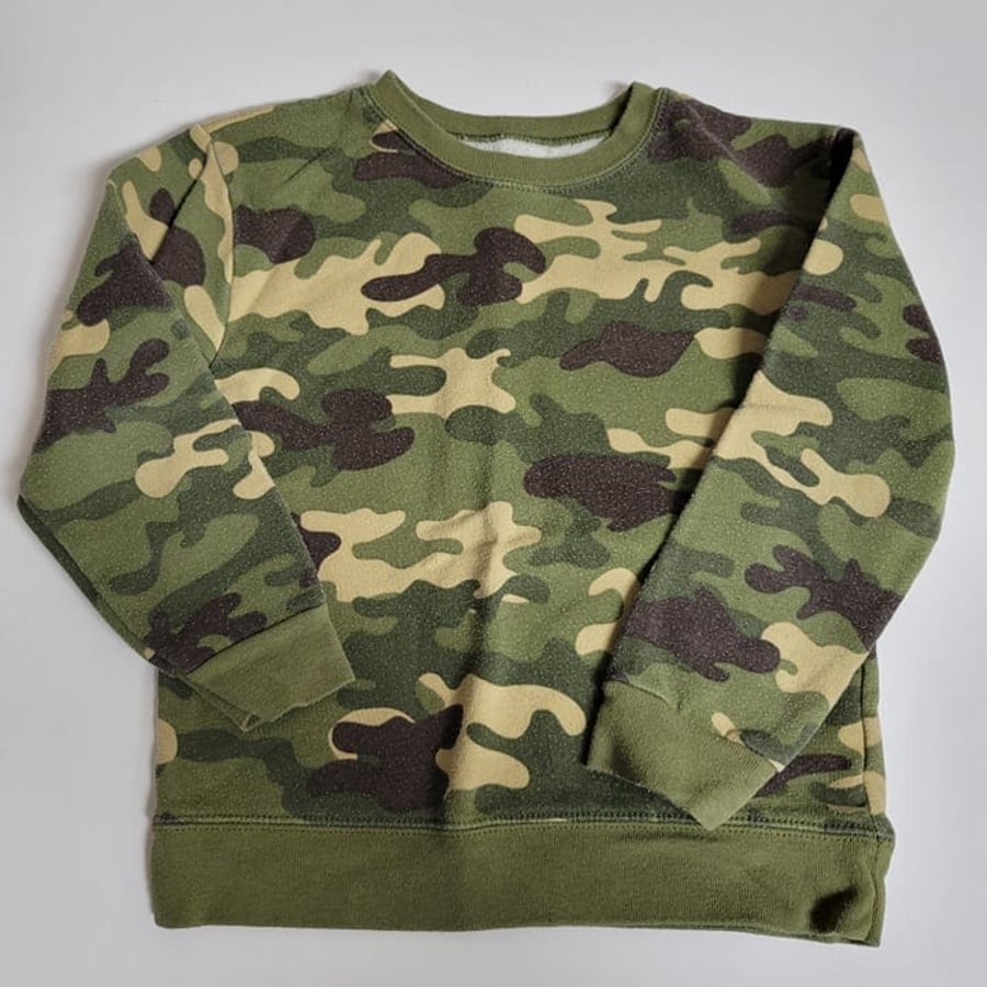 BOYS - #236 -  5T - Pullover - Play Clothes Condition