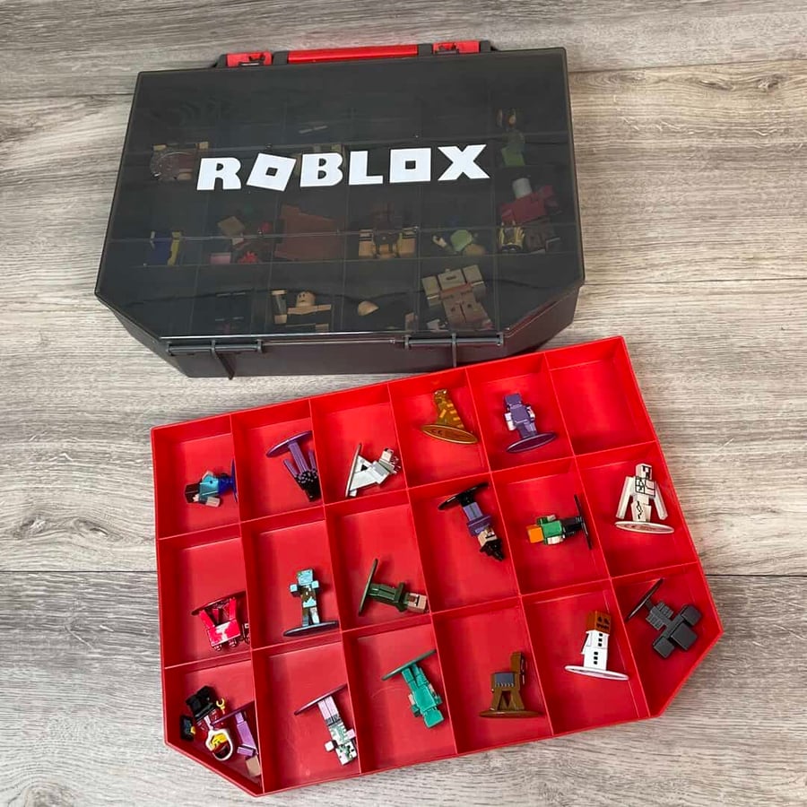Roblox Collectors Case & Figurines