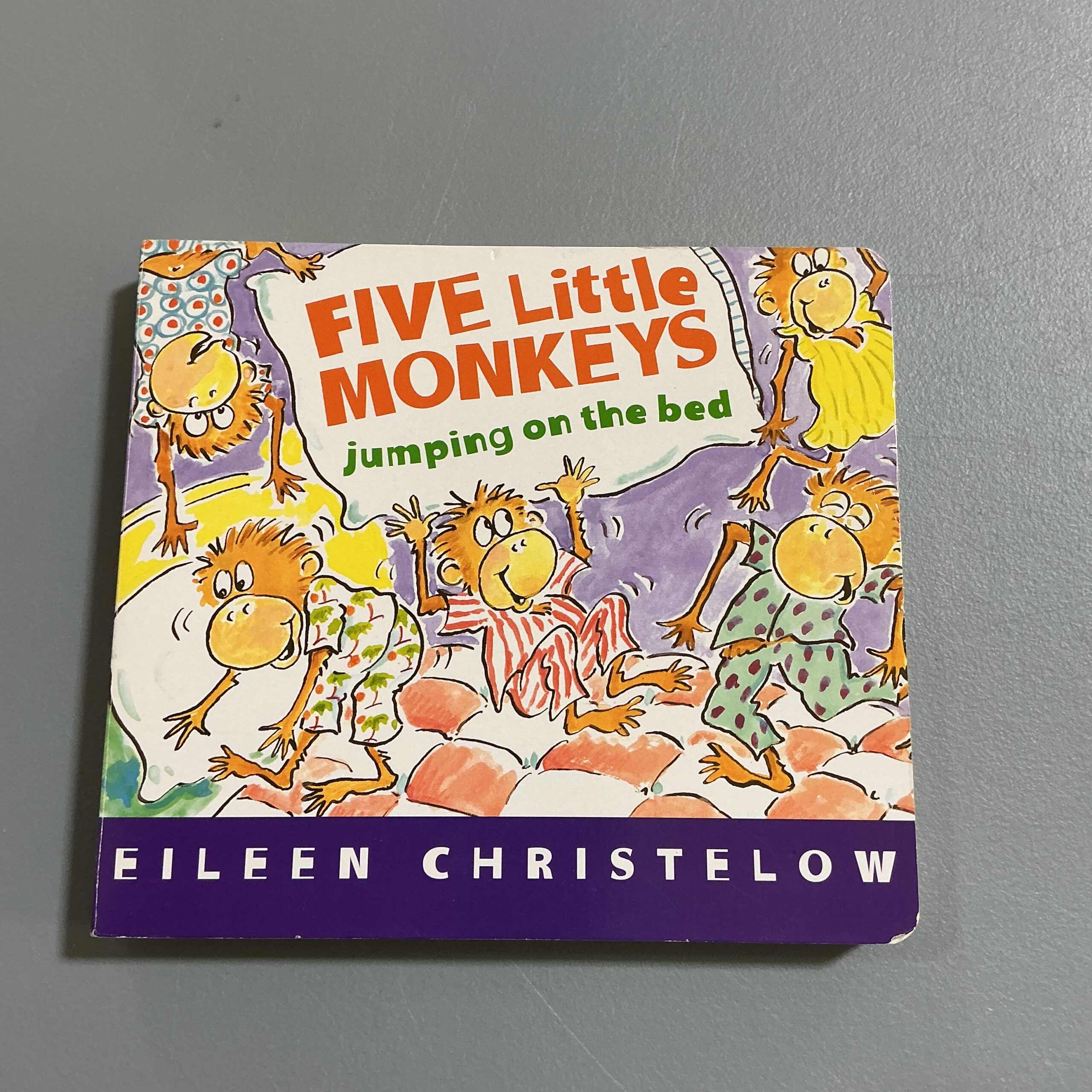 5 Little Monkeys Jumping On The Bed - Book