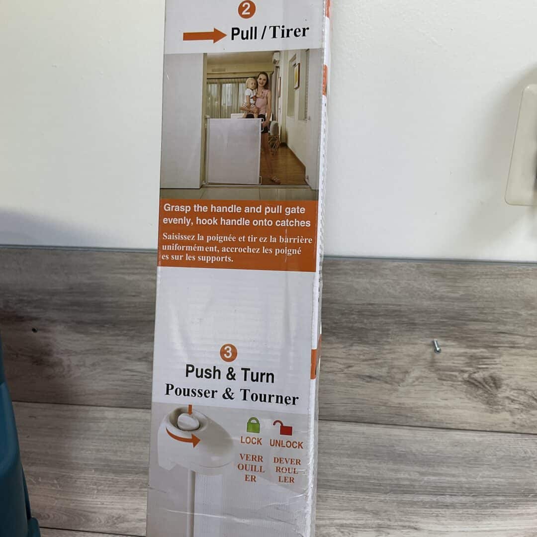 EasyBaby Retractable Baby Gate, 33" Tall, Extends up to 55'' Wide - NEW