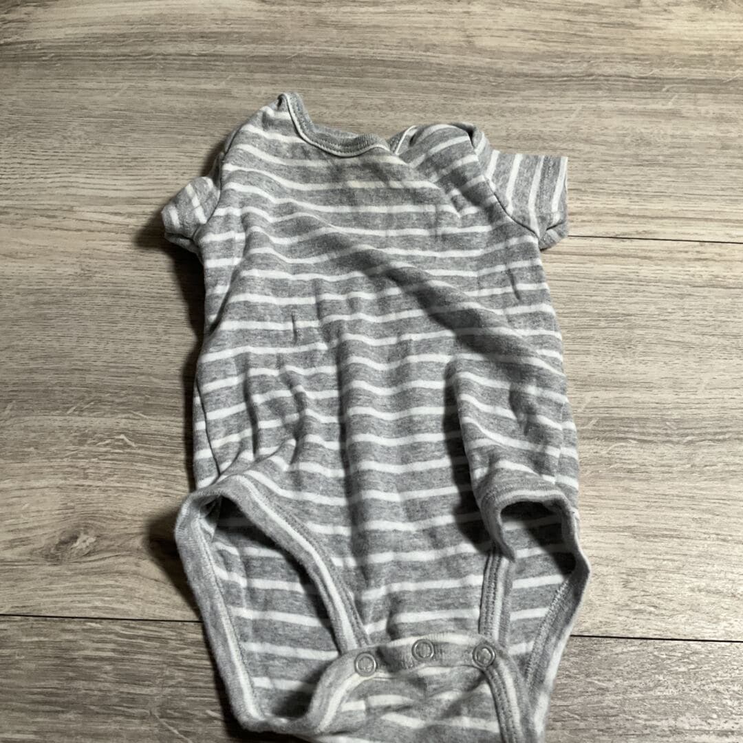 BOYS / GIRLS - 6 Months - Onesie