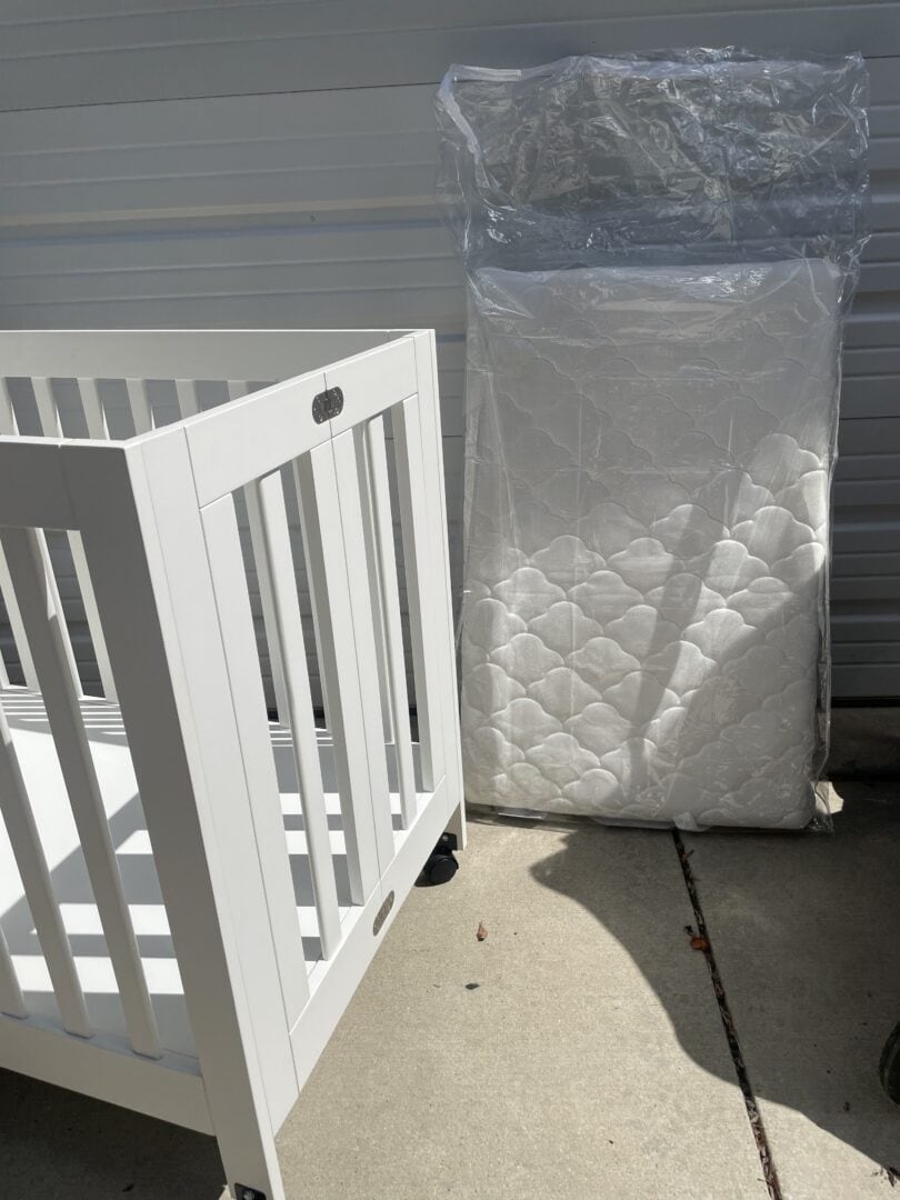 Origami Mini Crib - Very Good Condition w/ AMAZING $150+ Mattress