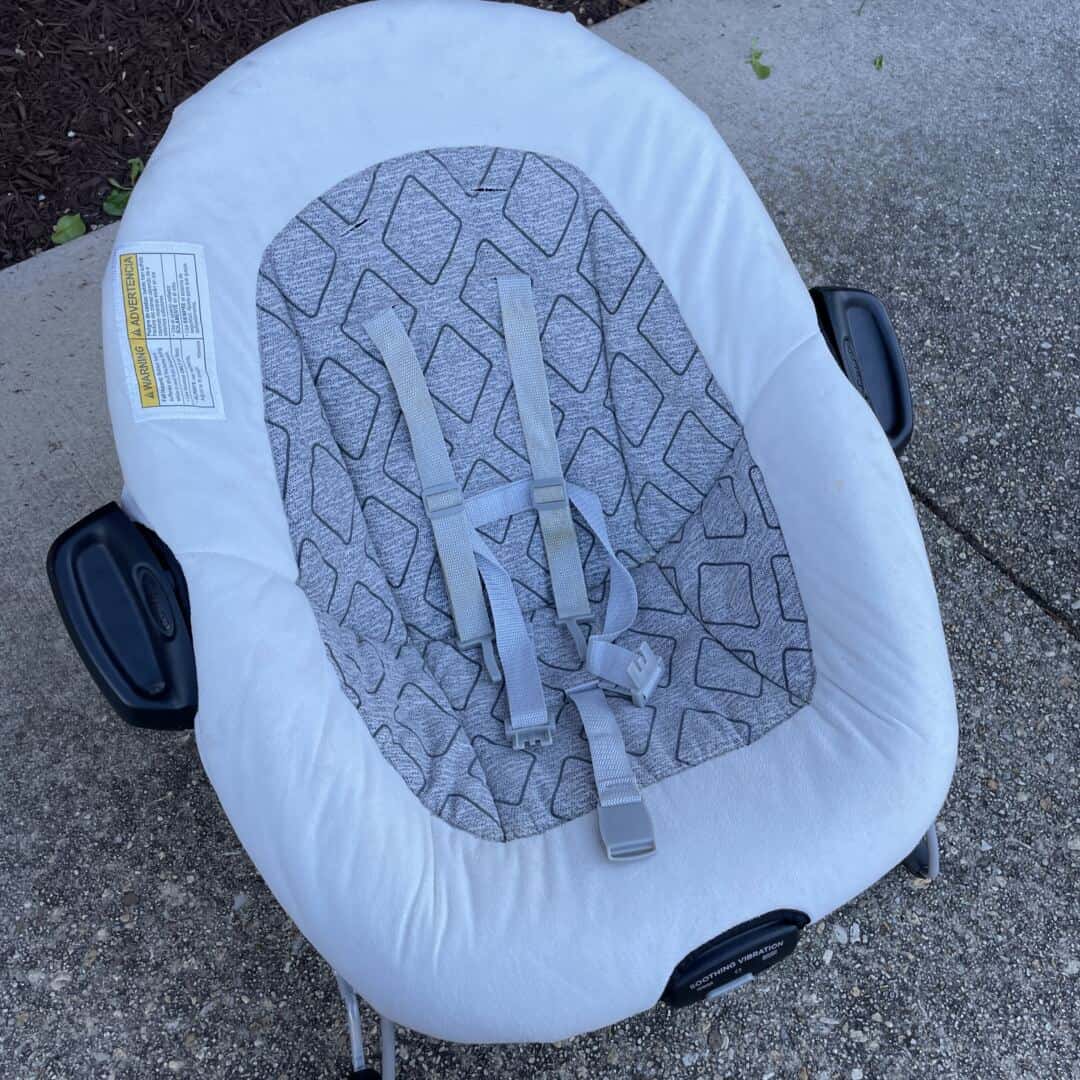 Graco DuetConnect Bouncer Only (Needs a Heavy Wash or Cover)
