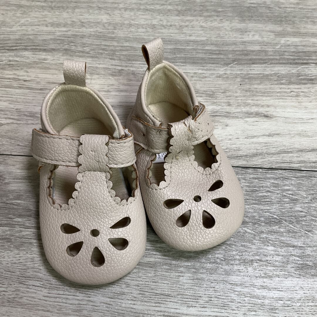 GIRLS - 3/6 Months - Crib Shoes - Semi Play Clothes Condition