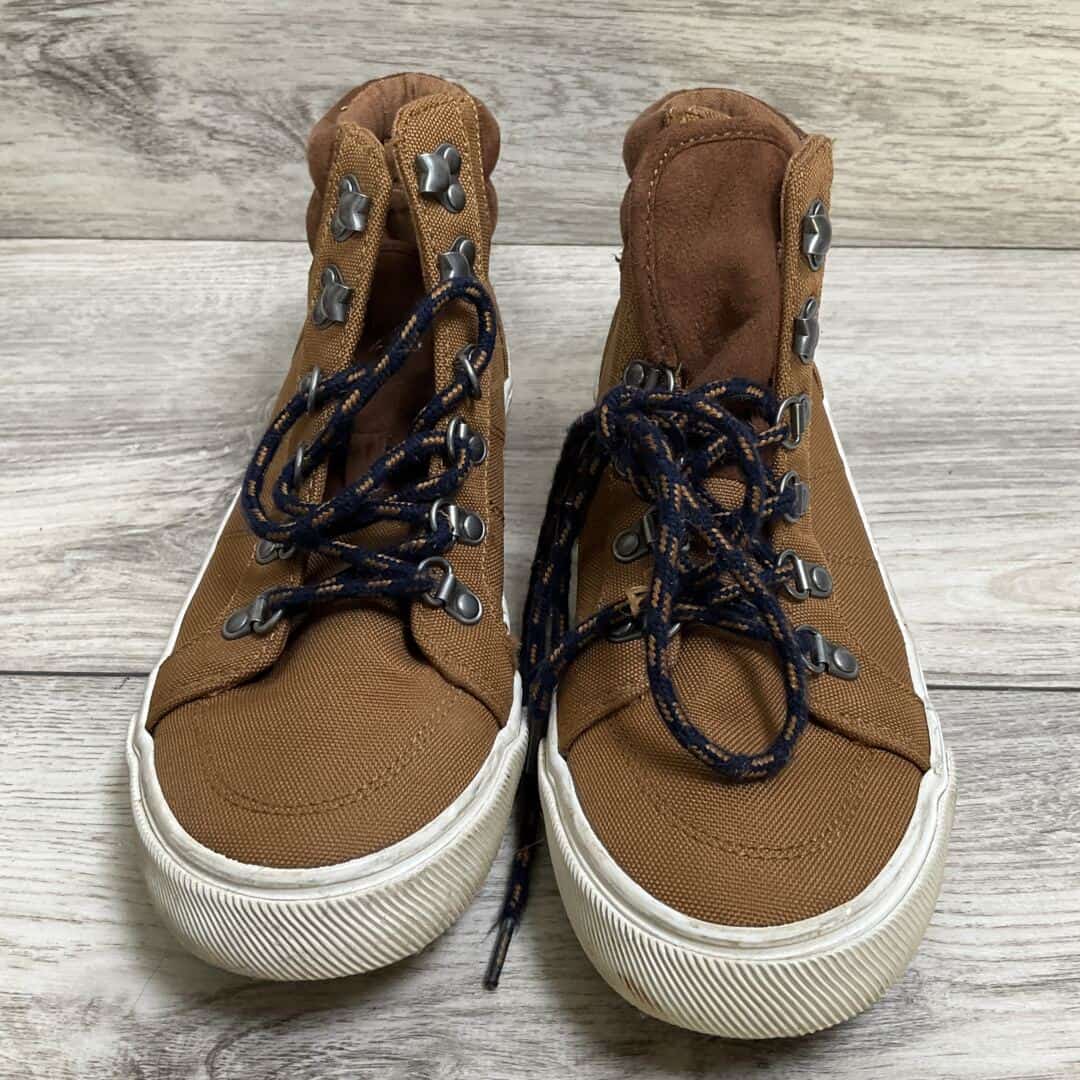 BOYS - Size 4 - Shoes