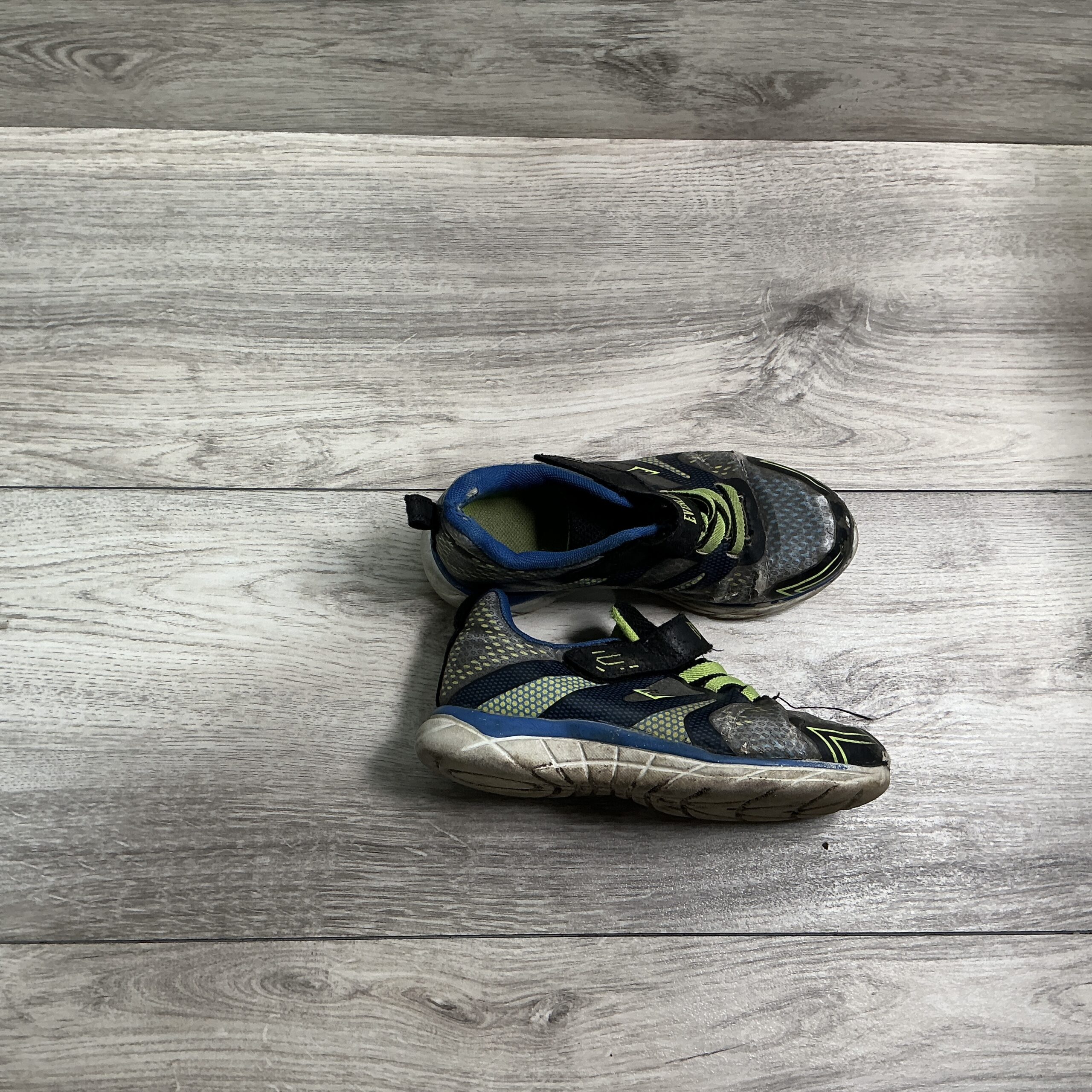 BOYS - Size 13 - Shoes - Heavy Play