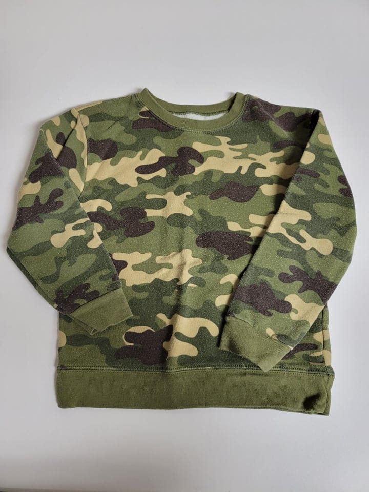 BOYS - #236 -  5T - Pullover - Play Clothes Condition