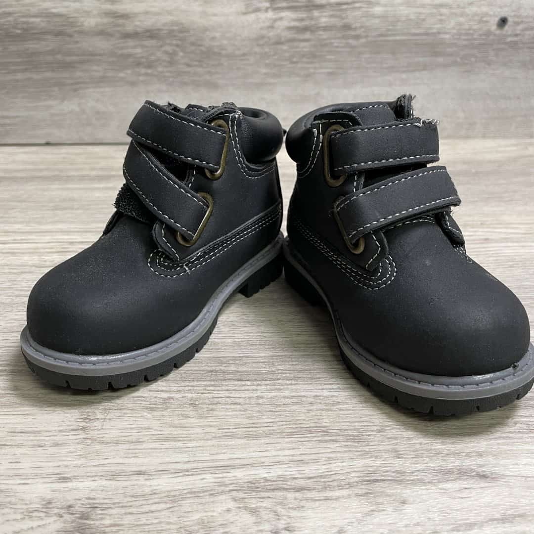 BOYS - Size 4 - Boots